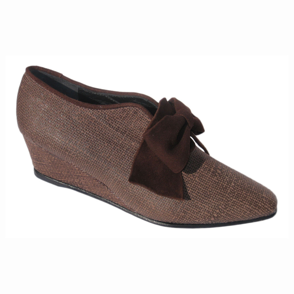 Vivienne + Wedge Brown Hessian + Ginney Bow