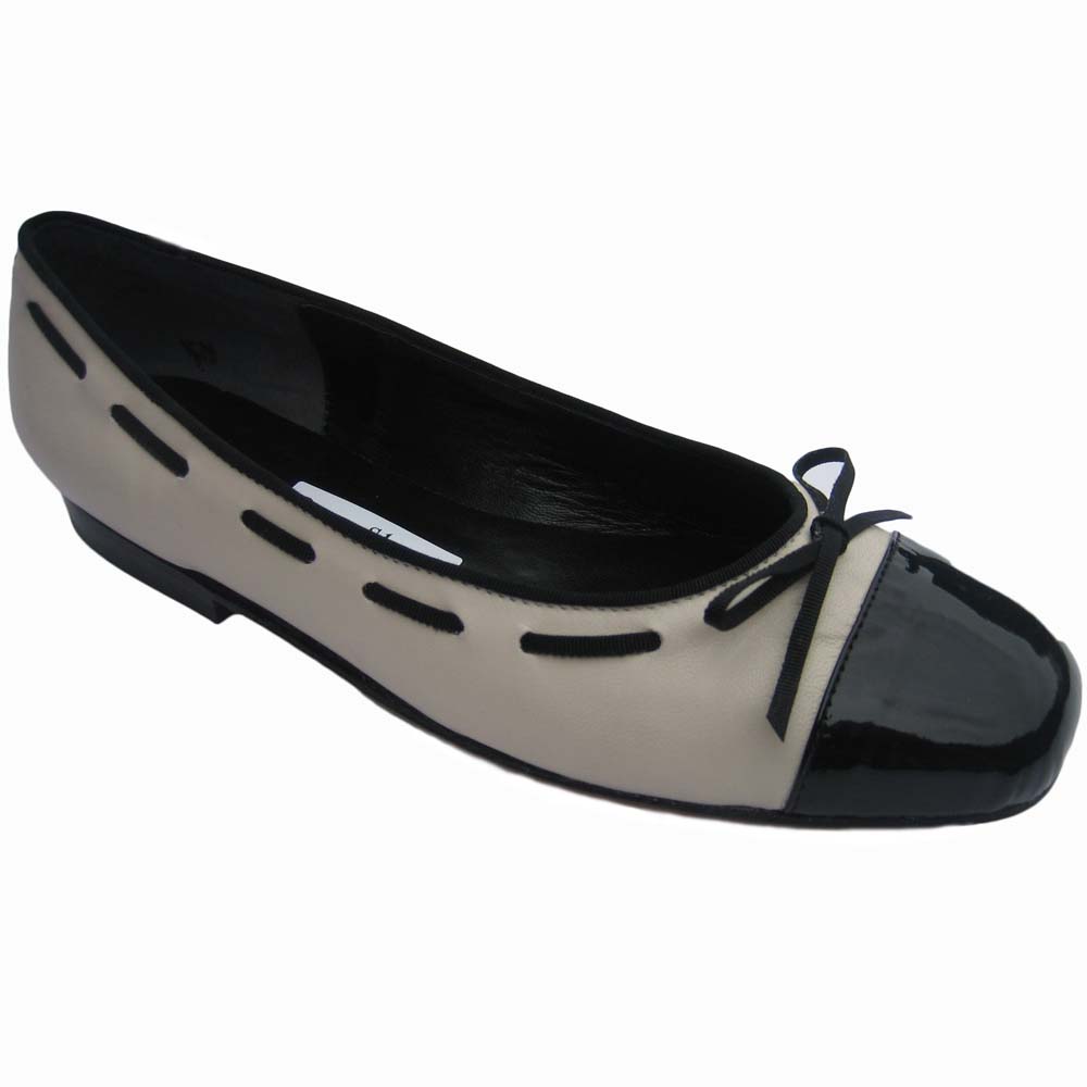 Margot + Flat  Bone Calf Blk Kid + Toe Cap + Piping + Threading